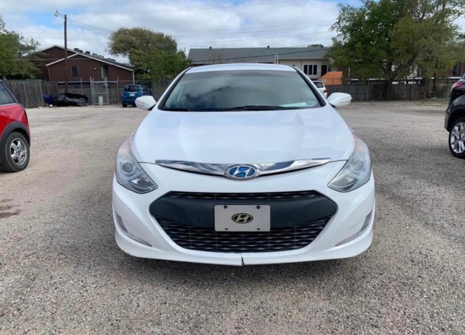 2013 White /gray Hyundai Sonata Sedan (KMHEC4A49DA) with an 2.4L L4 DOHC 16V HYBRID engine, Automatic transmission, located at 1830 North Belt Line Road, Irving, TX, 75061, (469) 524-0199, 32.834373, -96.993584 - Photo#0